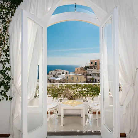 Yiara (adults Only) 4*