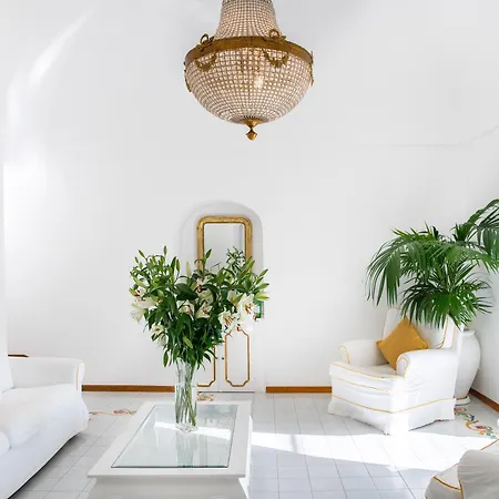 Yiara 2* Positano