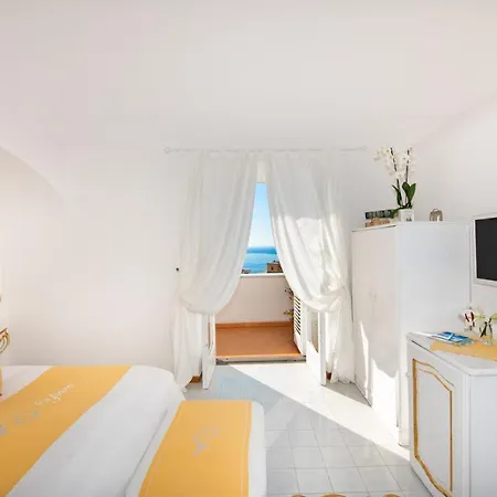 Yiara Bed & Breakfast 2*