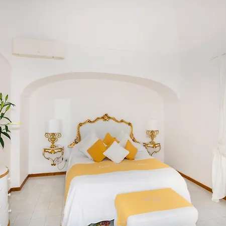 Yiara 2* Positano