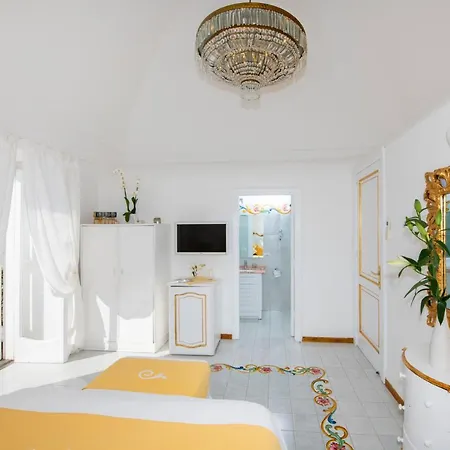 Yiara 2* Positano
