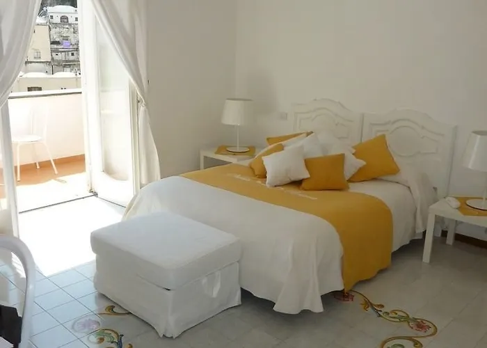 Yiara (adults Only) بوسيتانو